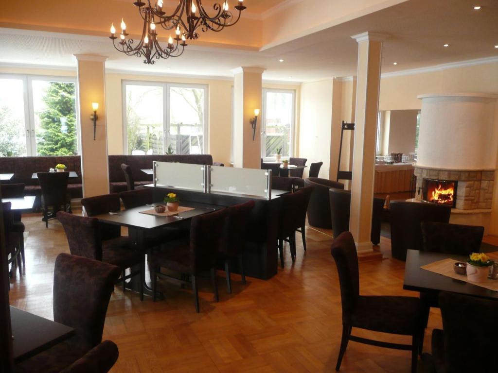 Akzent Hotel Cordes & Restaurant Am Rosengarten Sottorf ภายนอก รูปภาพ