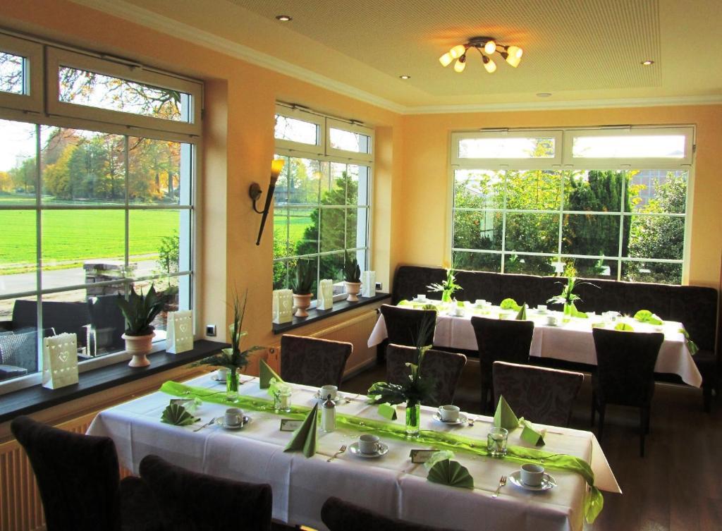 Akzent Hotel Cordes & Restaurant Am Rosengarten Sottorf ภายนอก รูปภาพ