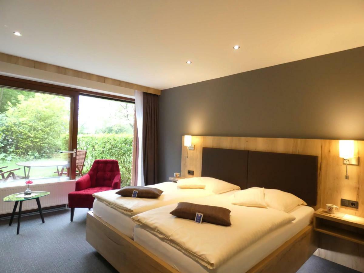 Akzent Hotel Cordes & Restaurant Am Rosengarten Sottorf ภายนอก รูปภาพ