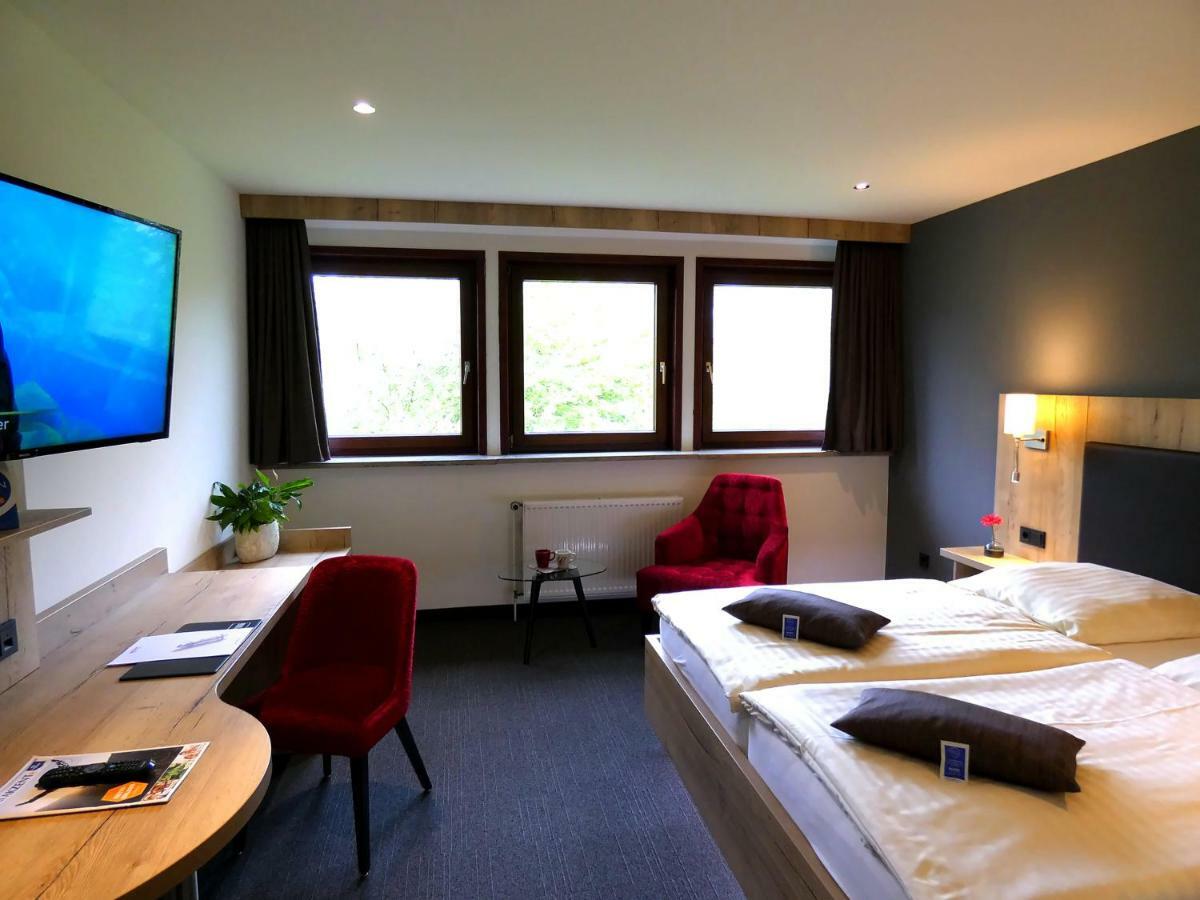 Akzent Hotel Cordes & Restaurant Am Rosengarten Sottorf ภายนอก รูปภาพ